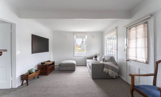 Latrobe House | Classic 1800s Charmer with WiFi and Parking