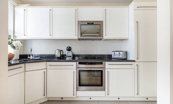 Campden Apartment | Classic 1BR - Notting Hill Gem