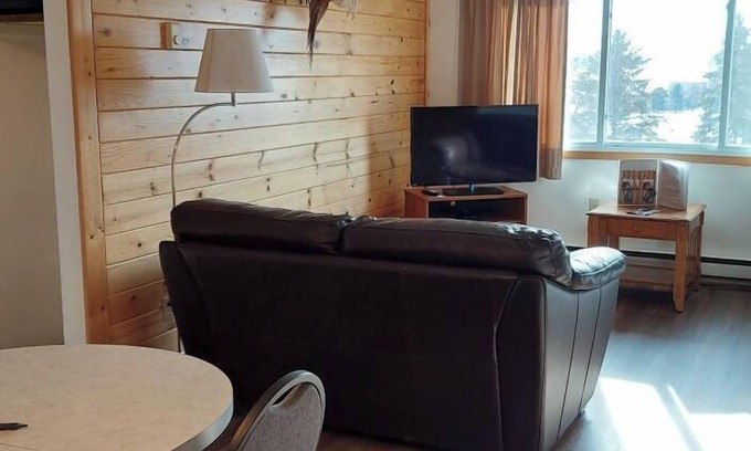 Devils Lake Condo | Classic 2 Bedroom 4 XL Twin beds, 1 Bathroom Top Floor