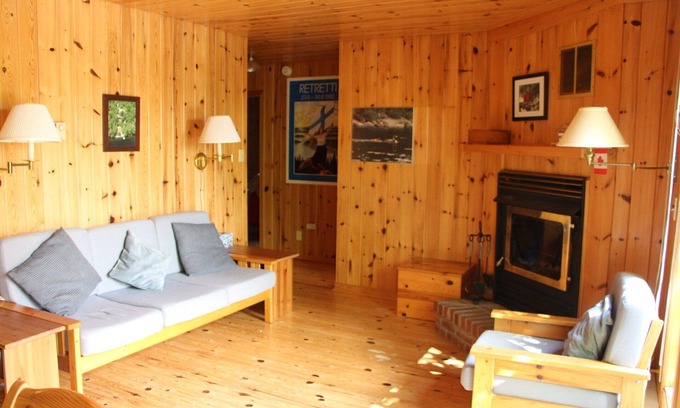 Dysart et al Cottage | Classic 4 bedroom Pine Cottage