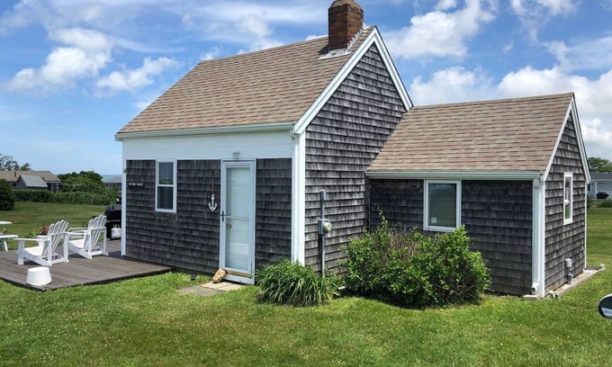 Barnstable County Cottage | Classic Cape Cod Cottage with ocean views & beach!