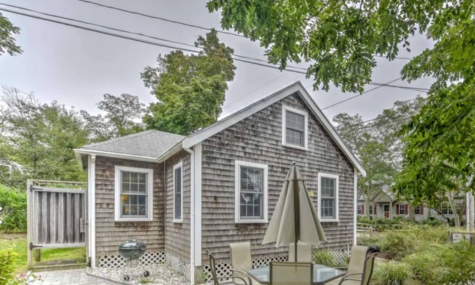 Campground Landing Cottage | Classic Cape Cod Cottage - 100 yards to Cape Cod Bay