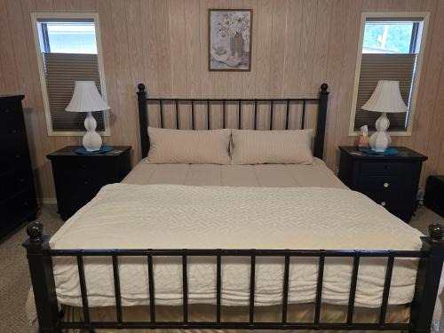 Almont Apartment | Classic Charm Close to Lake 2