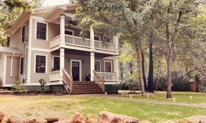 Athens House | Classic City Dawg House- Charleston Style Home, Firepit, Relaxing porches