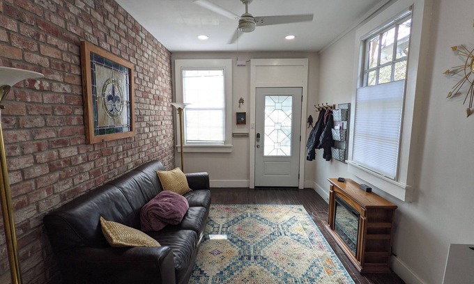 Touro Apartment | Classic Cozy 1-bedroom Uptown Shotgun w/Patio in New Orleans