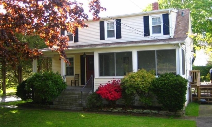Watch Hill House | Classic Cozy Cottage in Watch Hill