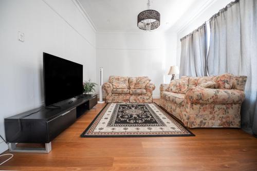 Corio Apartment | Classic decor, freshly painted 3 by 2 quiet home