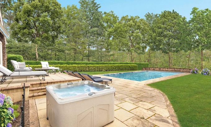 Northwest Harbor House | Classic East Hampton Home Perfect for Families Close to Town and Beaches