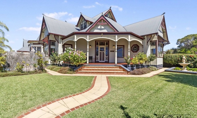 Yarrawonga House | Classic Federation House close to Town & Lake