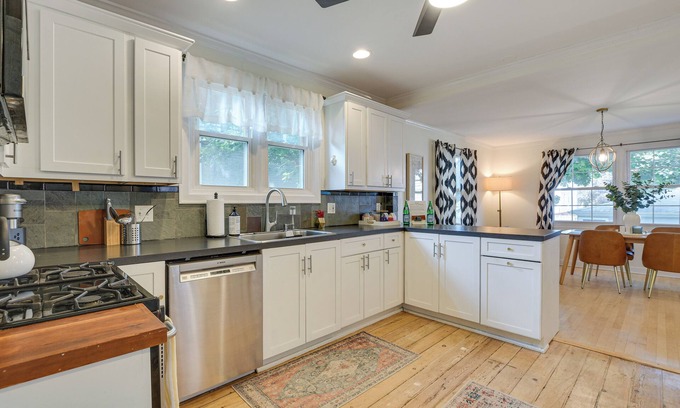 Forest Park Cottage | Classic Forest Park Foursquare < 1 Mi to Blue Line