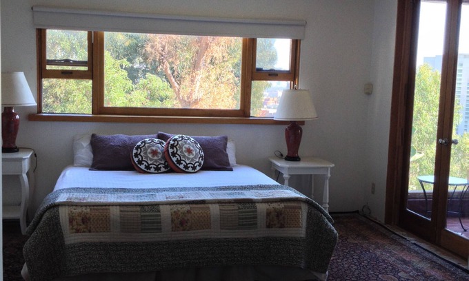 Hollywood Apartment | Classic Hollywood Hills Living with Amazing Views ~1200sf