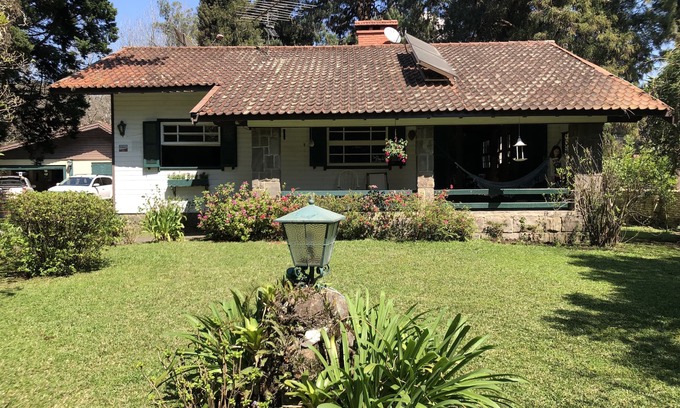 Planalto House | Classic House with Beautiful Garden in front of Christmas Light