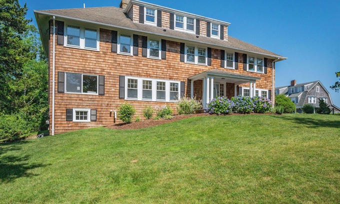 Hyannis Port House | Classic Hyannis Port Family House - Walk to the beach!