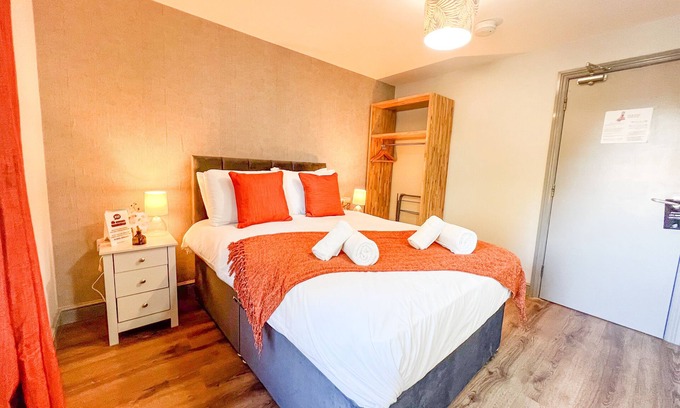 Boston House | Classic King with Ensuite