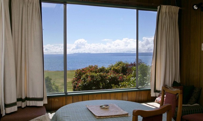 Taupo District Cottage | Classic Lakeside - Kuratau Bach