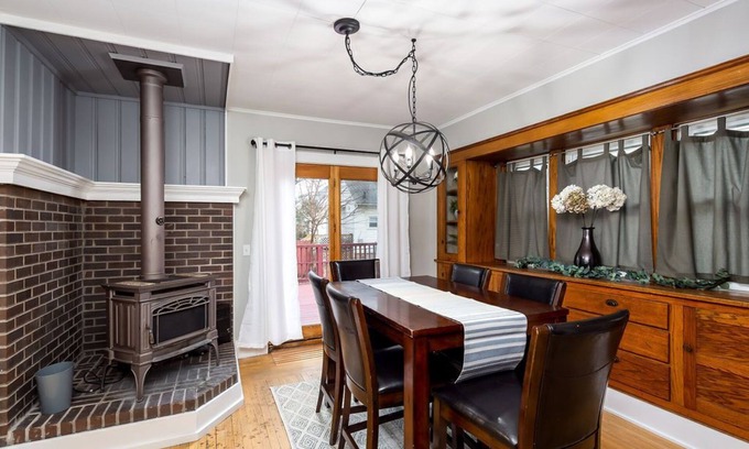 Lansing House | Classic Lansing Home: In the middle of everything