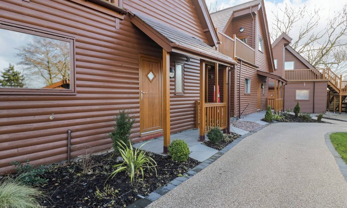 Meliden Cottage | CLASSIC LODGE 31, family friendly, with pool in Dyserth