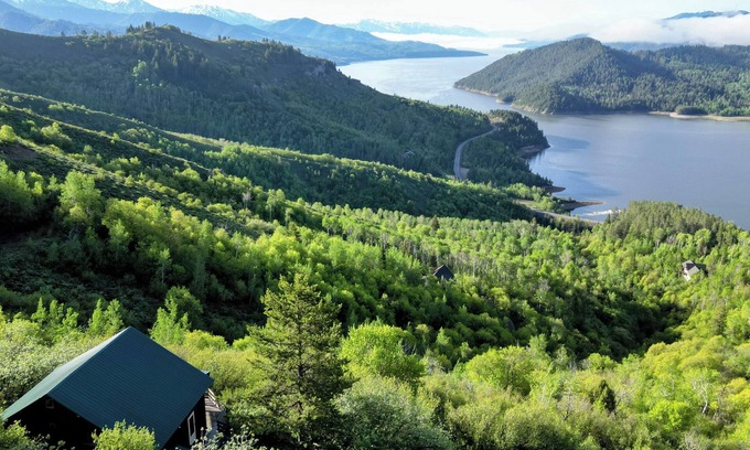Irwin Cabin | Classic log cabin with stunning views!