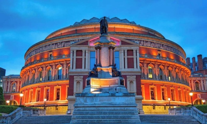 Bayswater Apartment | CLASSIC LONDON ARCHITECTURE IN THE MOST DESIRABLE NEIGHBORHOODS—BAYSWATER