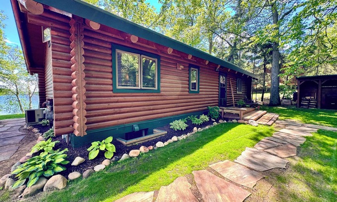 Nisswa Cabin | Classic Main Cabin and lakeside hot tub in Nisswa