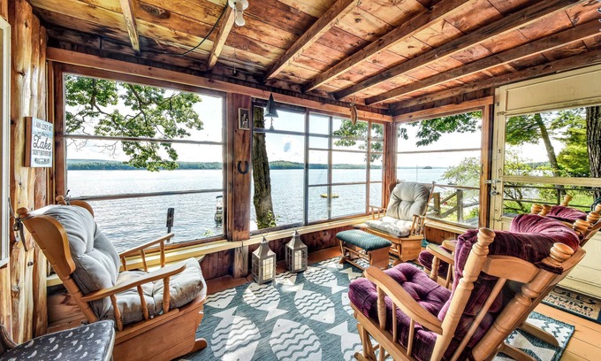Rome House | Classic Maine 3-bedroom steps from Great Pond, newly decorated, work or play!