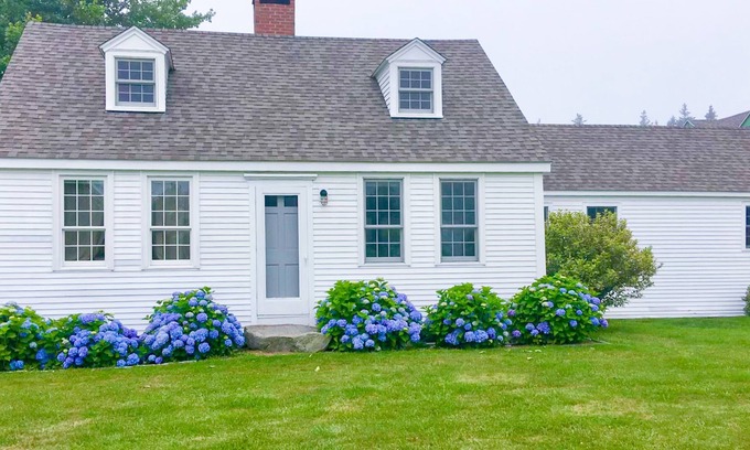 Martinsville House | Classic Maine country home with private hot tub, ocean view & fast WiFi