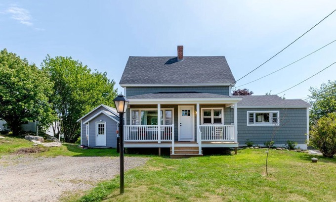 West Point House | Classic Maine Cottage In A Beautiful Little Fishing Village