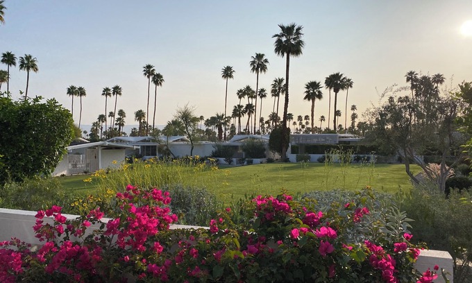 Canyon Corridor Condo | Classic mid-century condo with mountain views