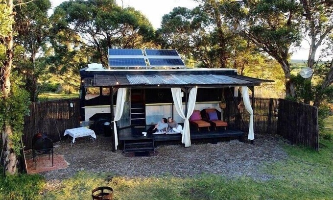 Stanford House | Classic mobile home next to vlei in birdsactuary.