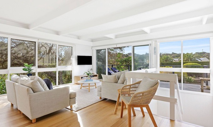 Portsea House | Classic, Portsea holiday home close to beaches and Village (sleeps 11)