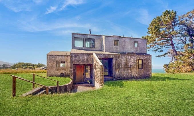 Sea Ranch House | Classic Sea Ranch home w/a furnished back patio, free WiFi