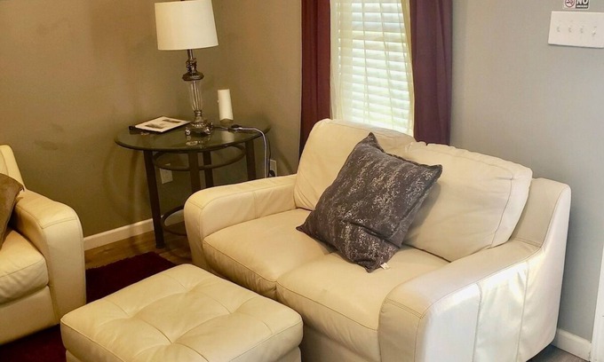 Northeast Houston Apartment | Classic Spacious Rural Place