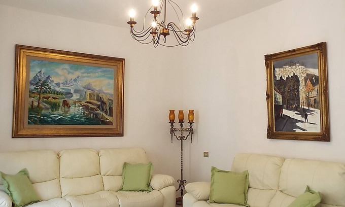 Montepulciano Apartment | Classic Stunning 3 Bedroom Apartment in Montepulciano with Air Conditioning,