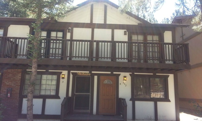Summit Estates Cabin | Classic Style Cabin Retreat-Hiking, Village, Lake