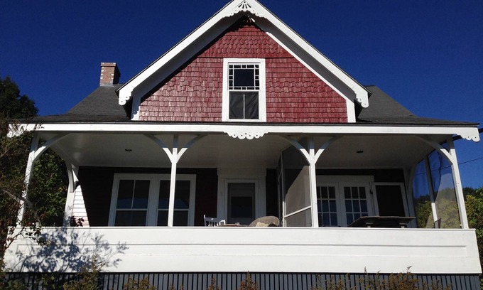 Chebeague Island House | Classic Summer Cottage With Full Amenities For Your Maine Island Vacation!