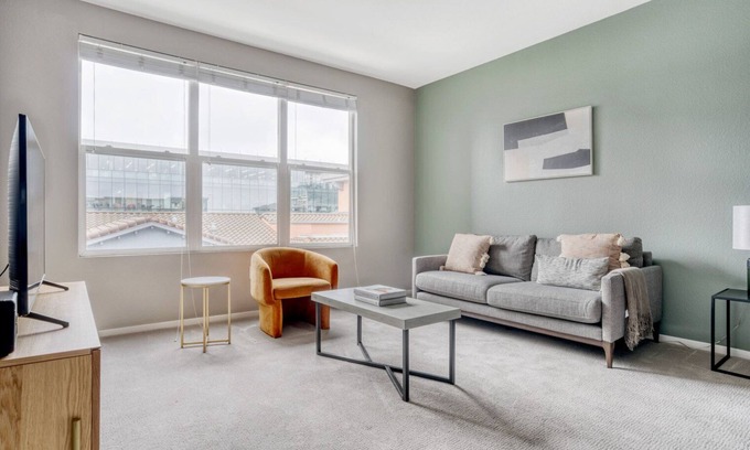 San Jose Apartment | Classic Sunnyvale 1BR w/Gym, Pool & W/D, nr highways, by Blueground