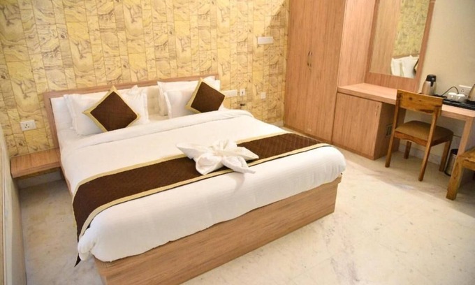 Mahipalpur Hotel | Classic Triple Room 3 - Hotel Ramida Suites At Delhi Airportnn