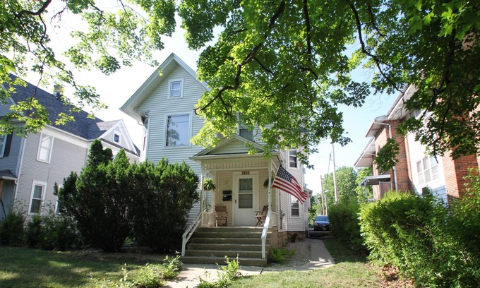 Rockford Apartment | Classic two story home on East State near downtown