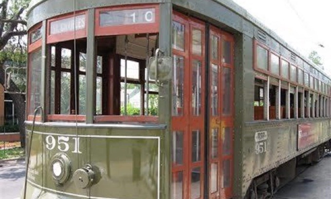 Leonidas House | Classic Uptown Shotgun, Just Steps to the Streetcar !