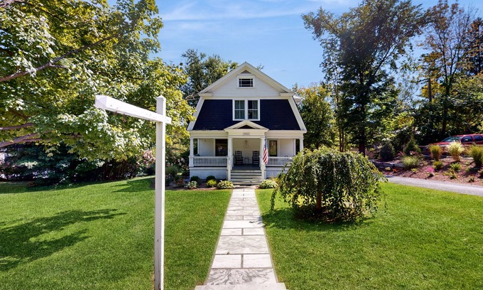 Manchester House | Classic village home with large porch, washer/dryer, cable, grill & partial AC
