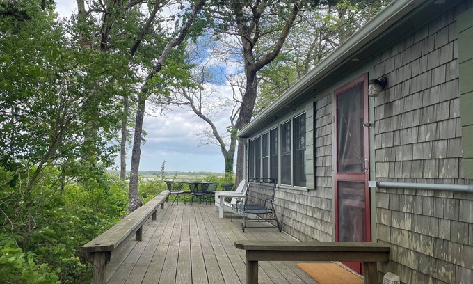 Cummaquid Cottage | Classically charming 3 br cottage close to beach