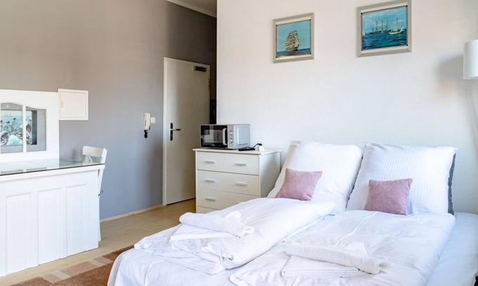 Warnemuende Apartment | Classically modern furnished vacation apartment right in the heart of Warnemünde.