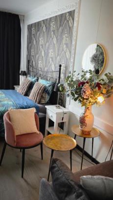 Postel Apartment | Classique Louise