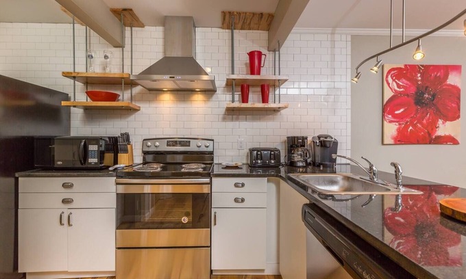 Winston - Salem Apartment | Classy 1BR Steps from WF Hospital - Free Parking