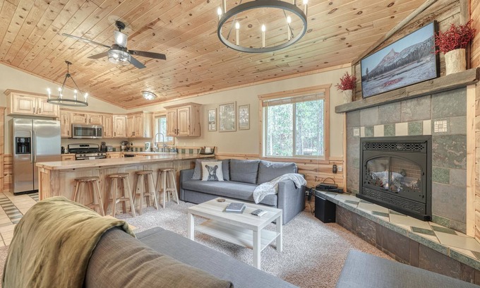 Island Park Cabin | Classy Cabin 🌟Bills Island 🌟3 Bedroom 🌟Clean