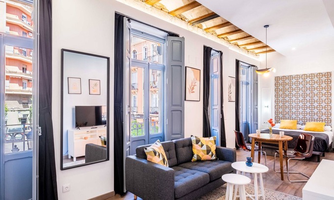 Morvedre Apartment | 🌻Classy Studio Apartment with Unique Design🌻