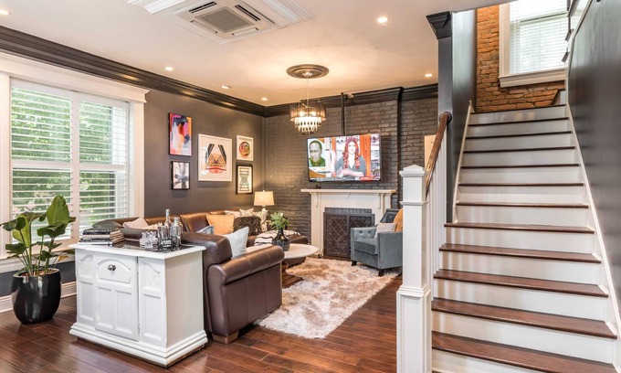 Old Louisville House | Classy Victorian Old Louisville - 6 bed 3.5 bath Historic!