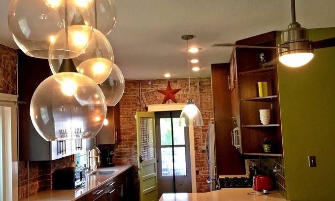 Westside North Condo | Classy Vintage Home ♥ of Downtown ★ 180° Views, Walkable, Driveway, Decks