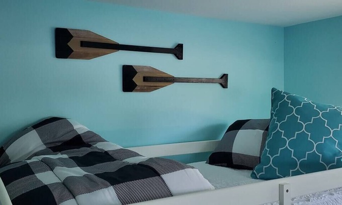 Geneva-on-the-Lake Apartment | Claudia's Castaway at Christopher's Dockside