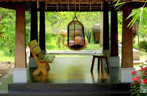 Irinjalakuda House | Clayfingers Art Cottage